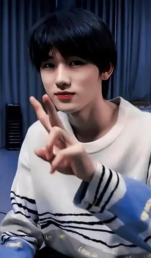 宋亚轩手机壁纸图