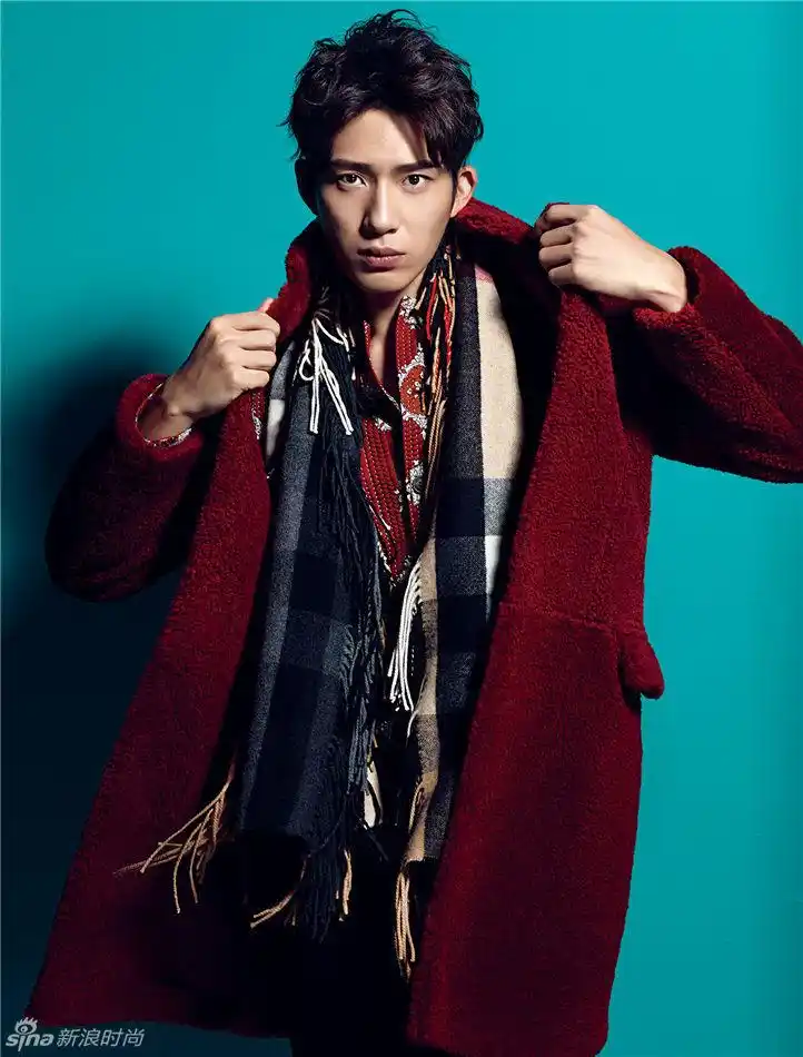 井柏然登封面眼神魅惑质感型男演绎贵族范儿