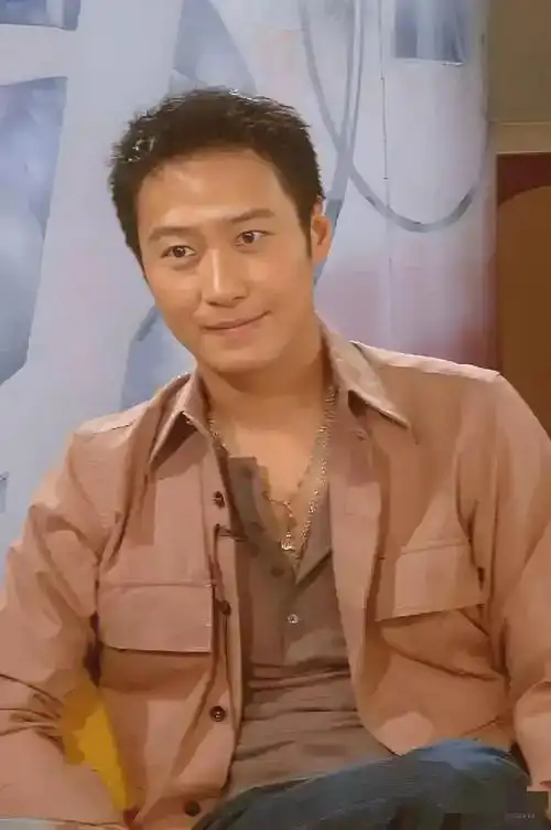 黎明的颜值其实很普通,没有任何亮点