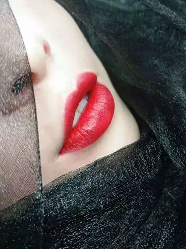 所有女人的魔鬼天天涂口红嘴唇会这样