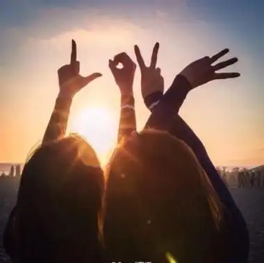 女生头像唯美清新意境背影闺蜜