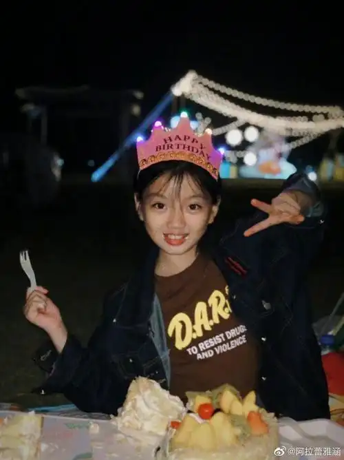 阿拉蕾晒10岁生日照,《爸爸去哪儿》中奶甜萌娃,变成可爱大女孩|童星