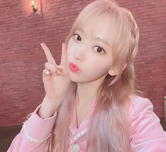 宫胁咲良彻底韩国化粉发造型是仙女吧在韩国绽放的日本小樱花