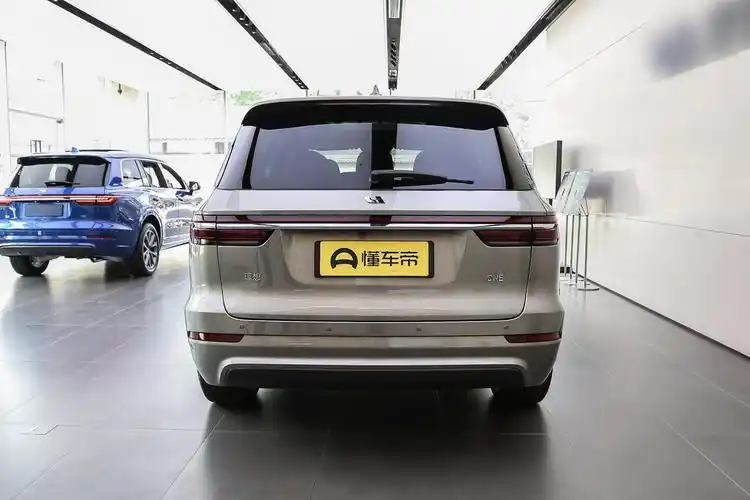 理想one壁纸_理想one_理想one外观图片_43/656张图片_理想one银色