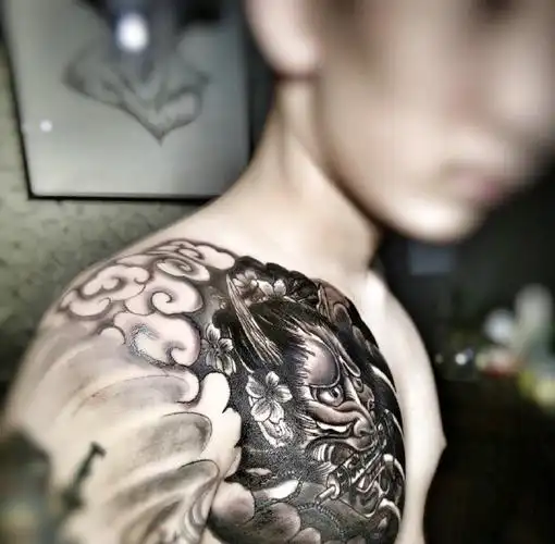 类别:半甲纹身图案 标签: 半甲纹身图案