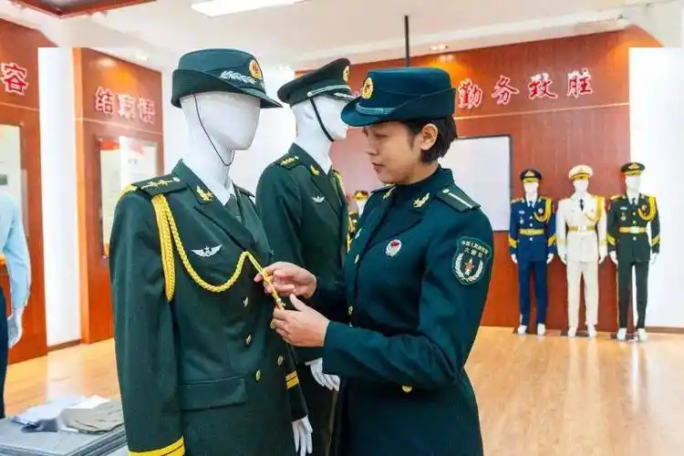 其实用处很大_绶带_勋章_军人