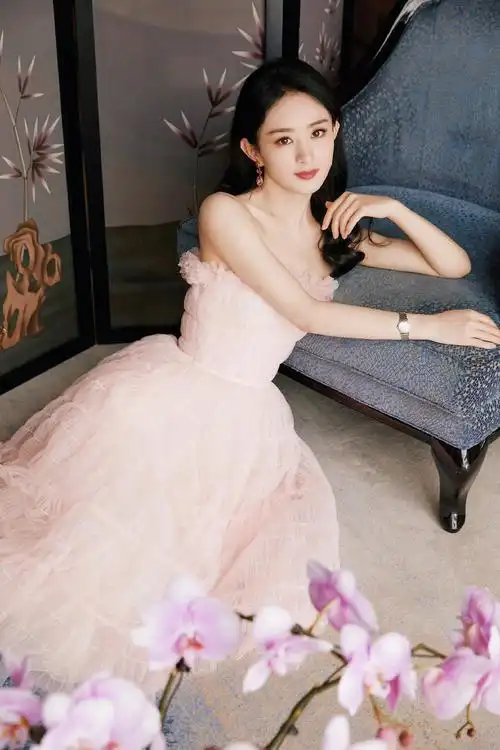赵丽颖浪琴庆典粉色礼服造型