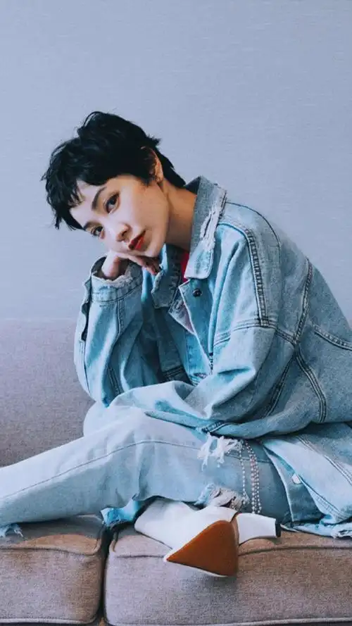 郭采洁休闲写真手机壁纸