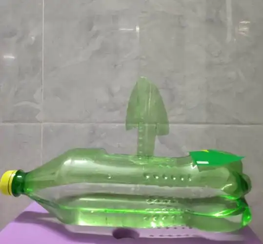 一3班   赵于豪《雪碧帆船》