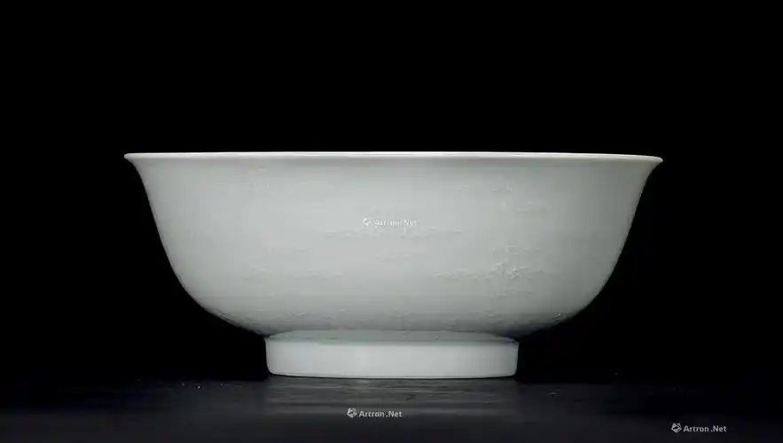 3194 清康熙 白釉沥粉卷云纹盌