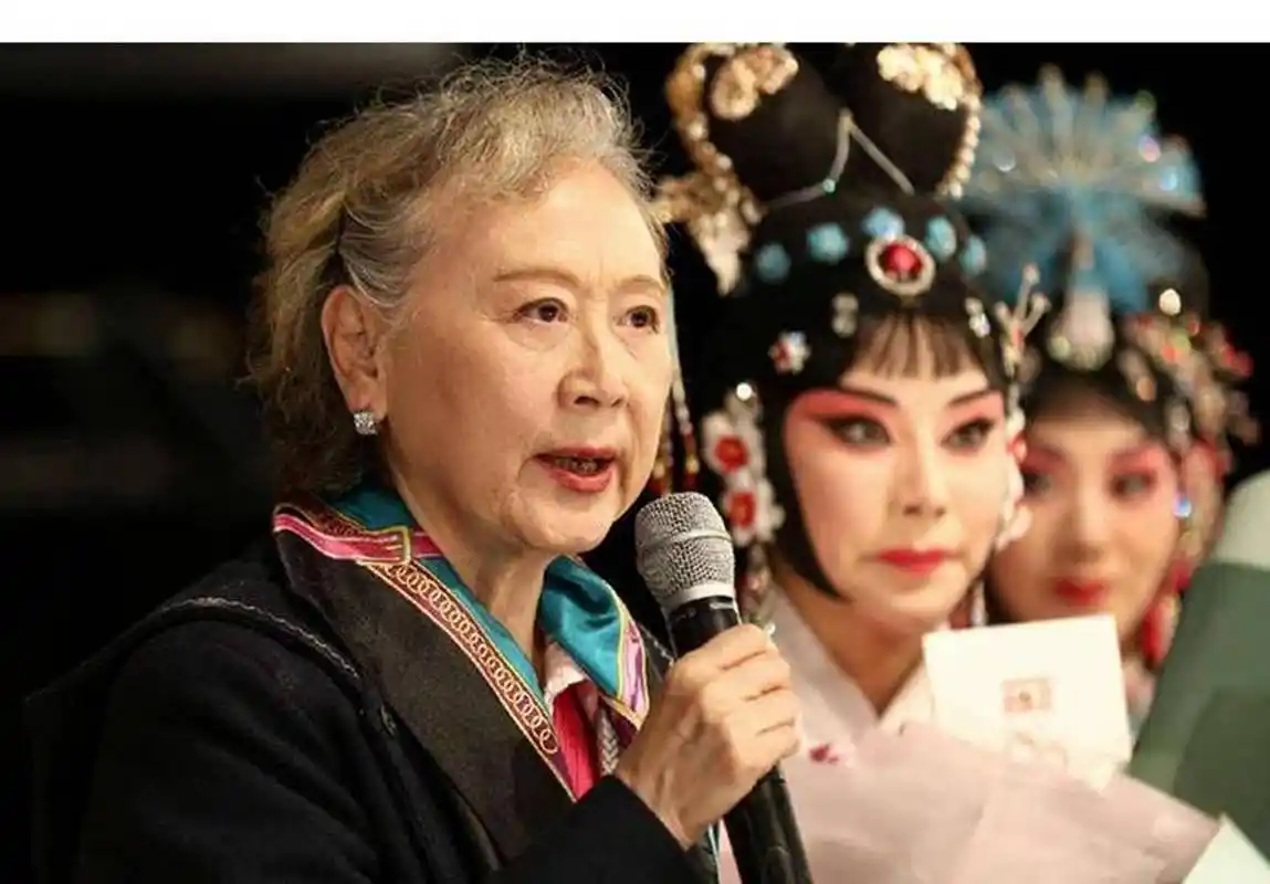 著名京剧表演艺术家,国家一级演员,中国京剧院旦角演员.