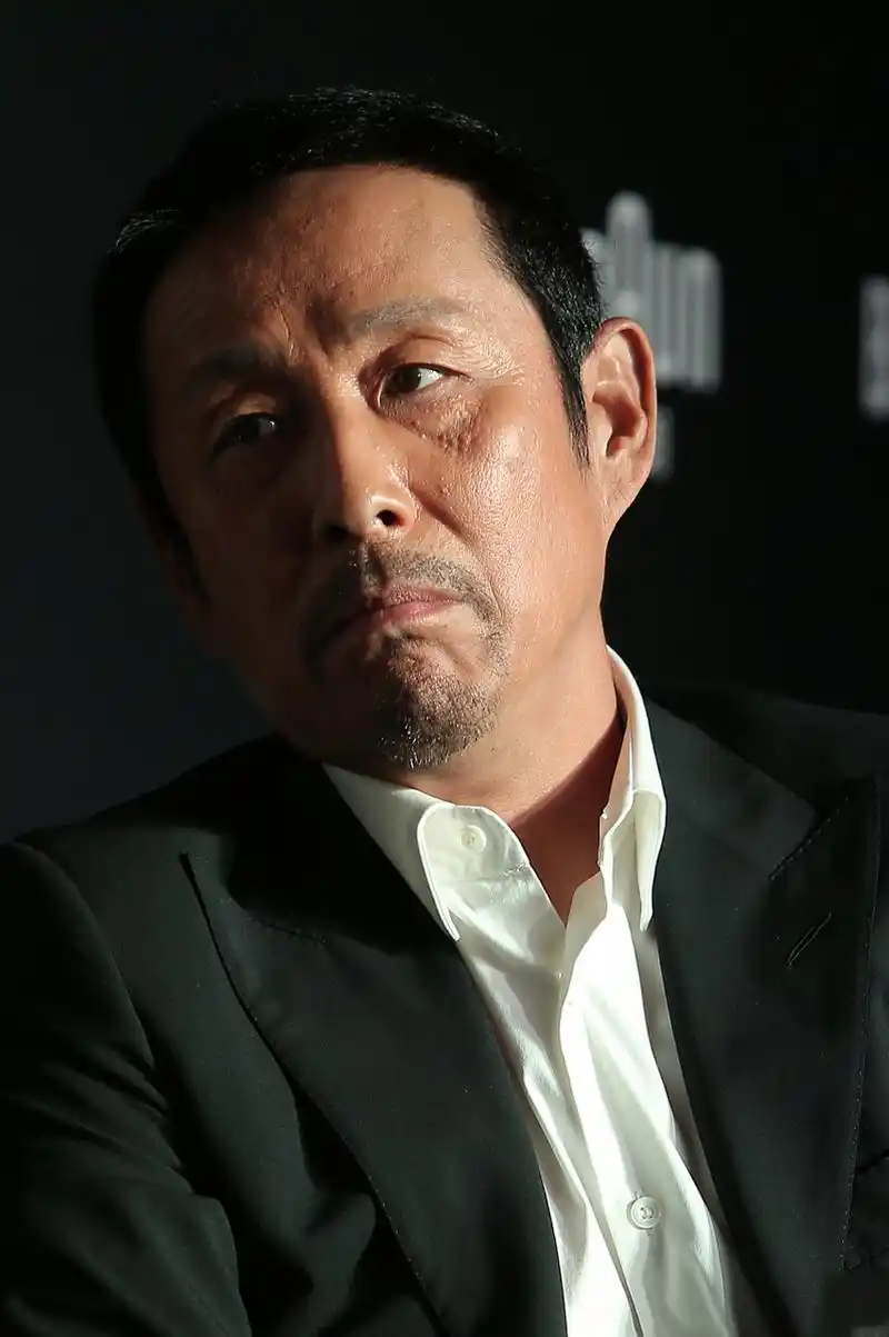 5月21日,老戏骨陈道明不是靠绯闻也不是靠八卦,而是凭借在《庆余年2》