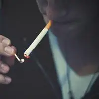 点燃一根烟图片真实 有意境点烟抽图片_微信头像图片大全