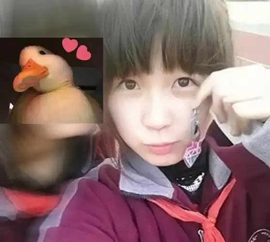 虞书欣校园时期照片被传开放大三倍五官美人坯子无疑了