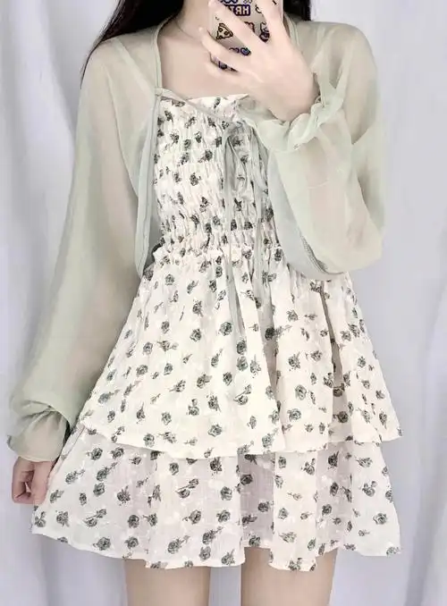 79自带清冷感的碎花吊带裙好仙好温柔