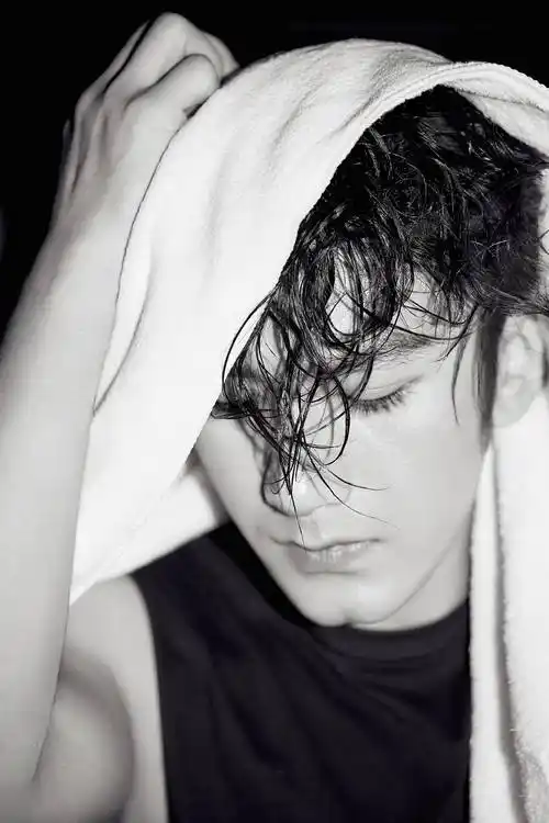 肖顺尧拳击写真曝光力量与眼神中坚定自我