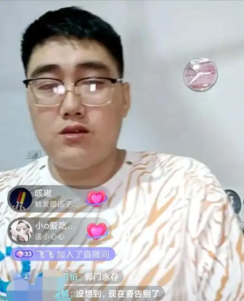 在郭老师账号被封禁之后,达令就成为了她与粉丝之间的传话人,之前她被