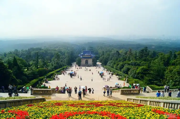 p>紫金山位于 a target="_blank" href="/item/南京市/2207627" data