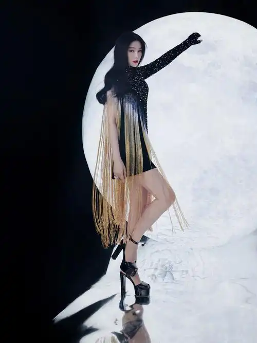 范冰冰穿恨天高高跟鞋出席活动,人美身材好,丝毫不像即将步入40岁的