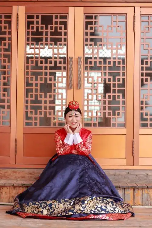 韩网评张佳宁穿朝鲜族服饰