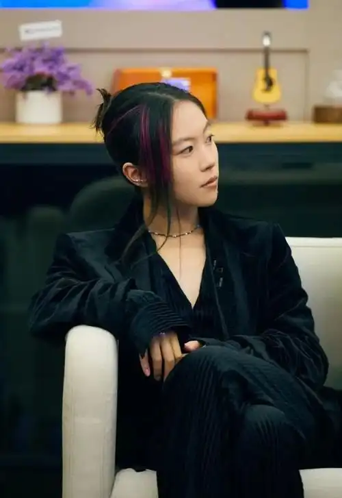 窦靖童:26岁,不乖但不坏.