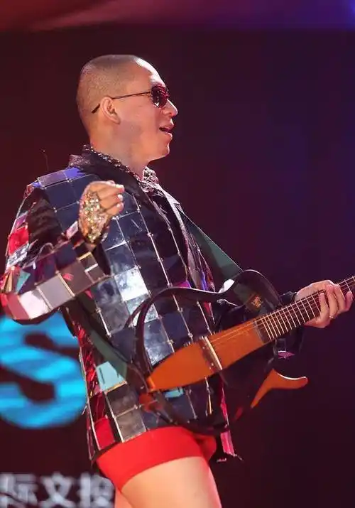 二手玫瑰的前尘过往_梁龙_摇滚乐队_音乐