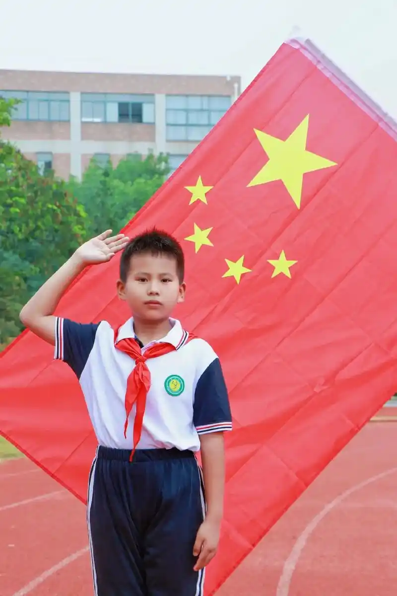 我和国旗合影 - 抖音