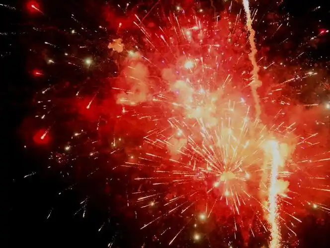 2o19年4日拍摄影大年三十晚上,除夕夜烟花爆竹声中一岁除家家户户过大