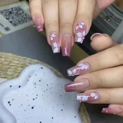 创意满满粉色甲手绘花花美甲款式
