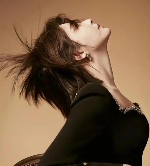 盐系女生短发发型 时尚又高冷懒人必备_女生短发 - 美发站