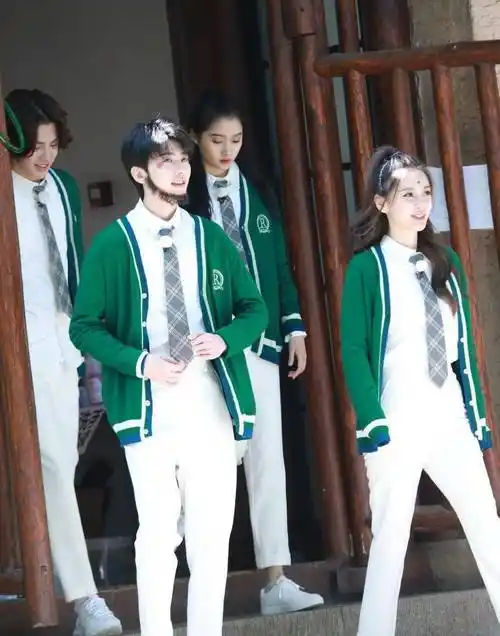 跑男终于正式开录黄明昊关晓彤成飞行嘉宾全员学院风元气十足