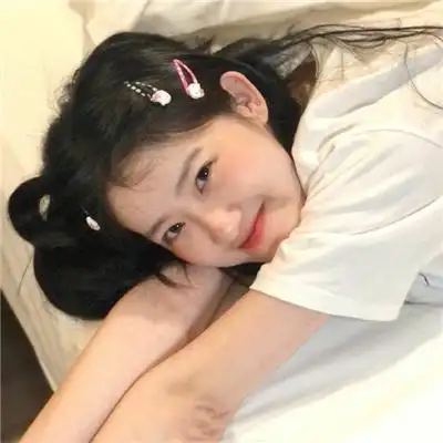 温柔俏皮的真人网红女生头像 最新阳光可人的美女图片头像_女生头像