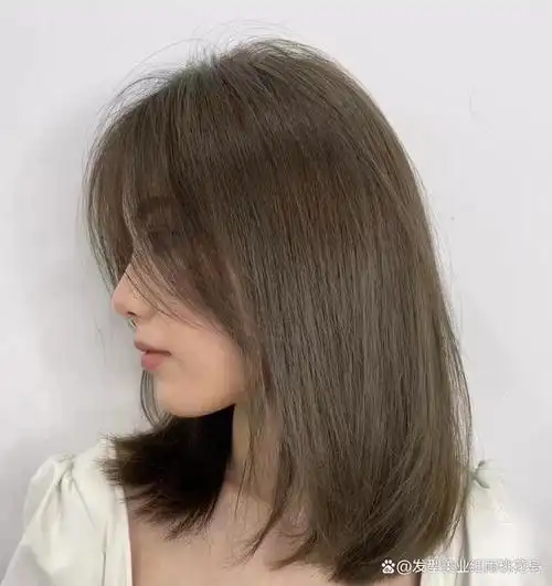 又甜又飒的锁骨发,到了春季不冷不热的季节最适合这种不长不短的发型