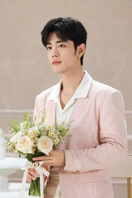 肖战白t上有肖战##肖战谌龙合作