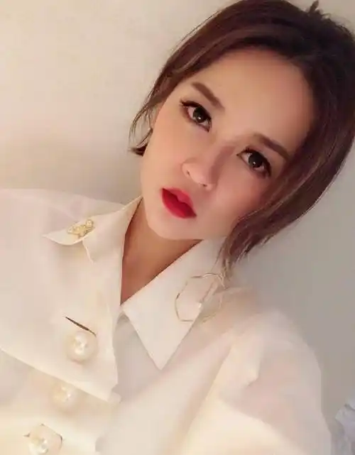 原创美女歌手程响出生于安徽淮南气质清新不失甜美着实令人心动