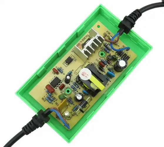 电瓶充电器_12v电动喷雾器充电器12伏8ah10ah20ah电瓶充电器三孔通用