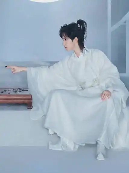 如繁花待四季"古风小贺嗓音好好听@时代少年团-贺峻霖影视剧未央的