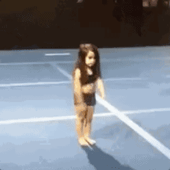 瘦子翻跟头灵活得像只猴胖子的屁股太大撑破了工作服和瘦子同事一起