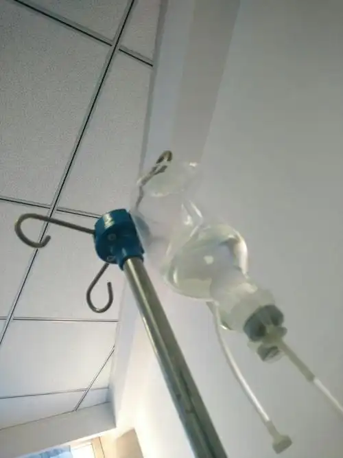 有见过这样的吗?有护士进入到我的房间3次,都看见了,怎么没人管的?