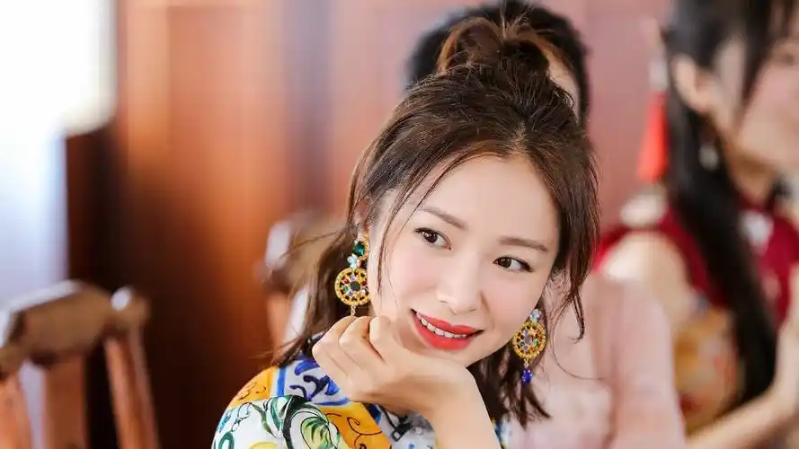 内地明星江一燕明星风尚壁纸