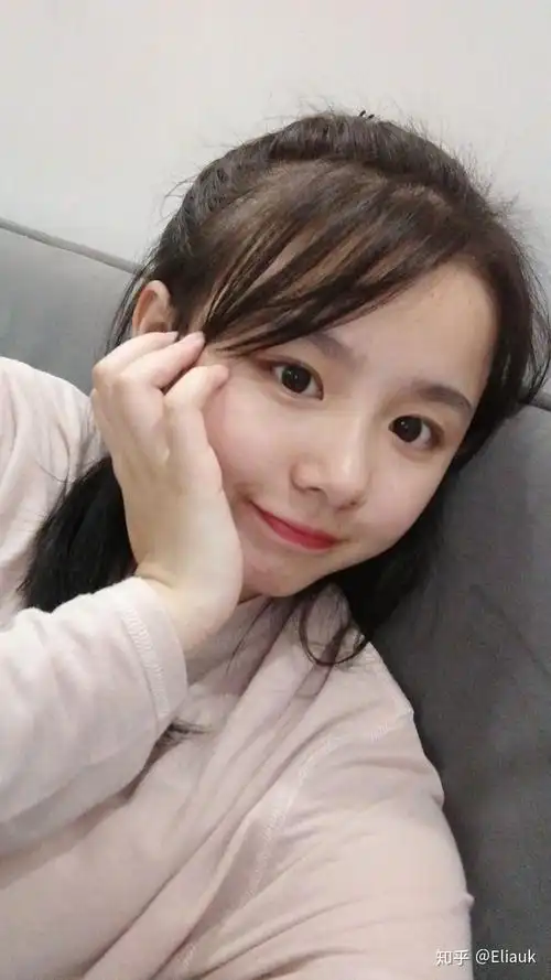 怎么看待发相机自拍原图的女生