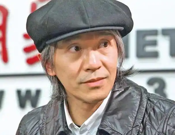 周星驰62岁为新戏选角,满头白发严格要求,青春不再亦依然严格