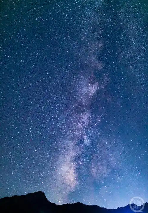2022年7月31日晚,重庆市南川区金佛山夏天的夜晚,西坡和北坡云雾飘渺