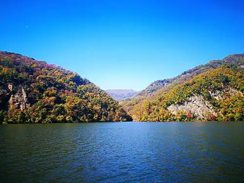 辽宁宽甸青山湖