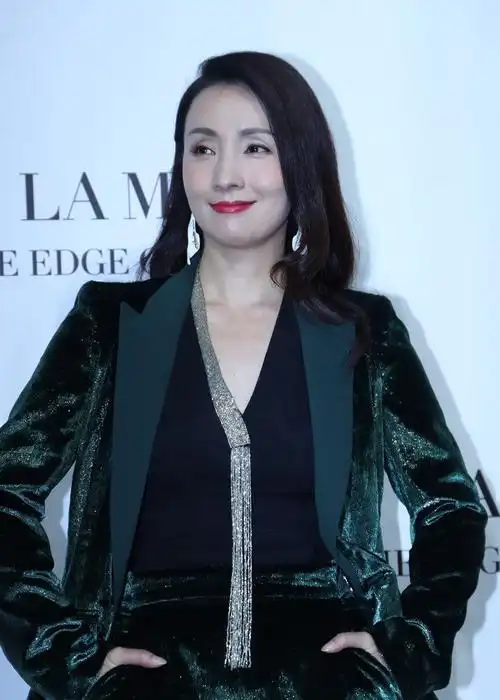 47岁小陶虹凭《小欢喜》事业又逢春,眼窝深邃朦胧美感十足