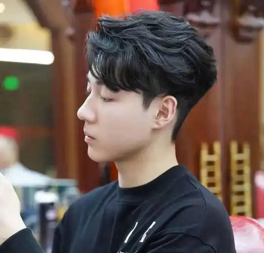 方脸男生适合什么发型?男士方脸不用打理适合什么发型?-图1