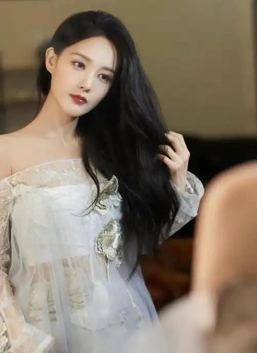 除了李一桐这个小花旦外,剧中还云集了张若昀,王阳明等一线实力派演员