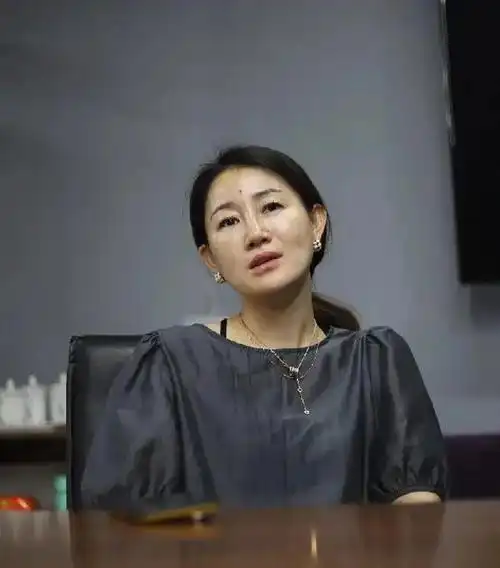 演员郭广平:妻子小他11岁,36岁喜当爹,15份报纸背后的心酸父爱