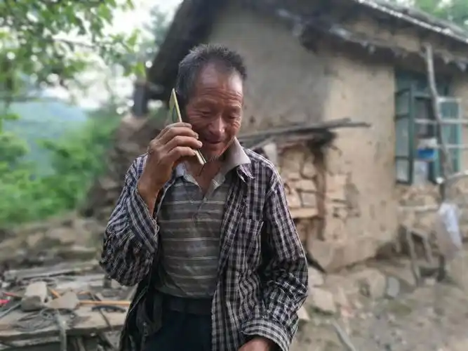 拍的非常好!这就是我慈祥可爱的老父亲……老虎洞沟的守护者.