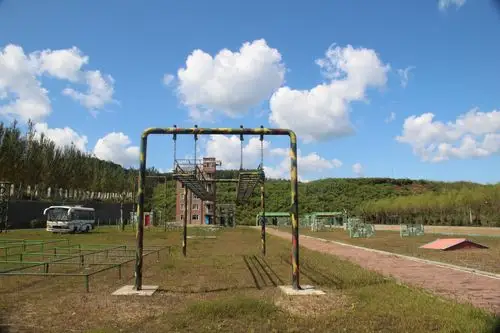 训练场的各种器材